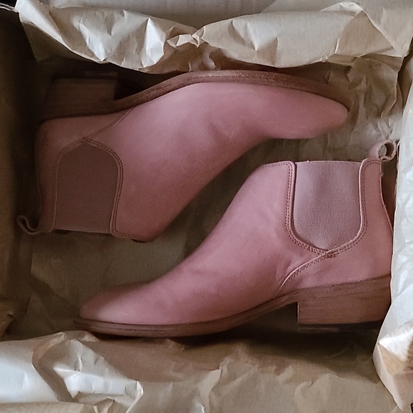 NIB Frye Women's Carson Chelsea Boot - Picture 8 of 8